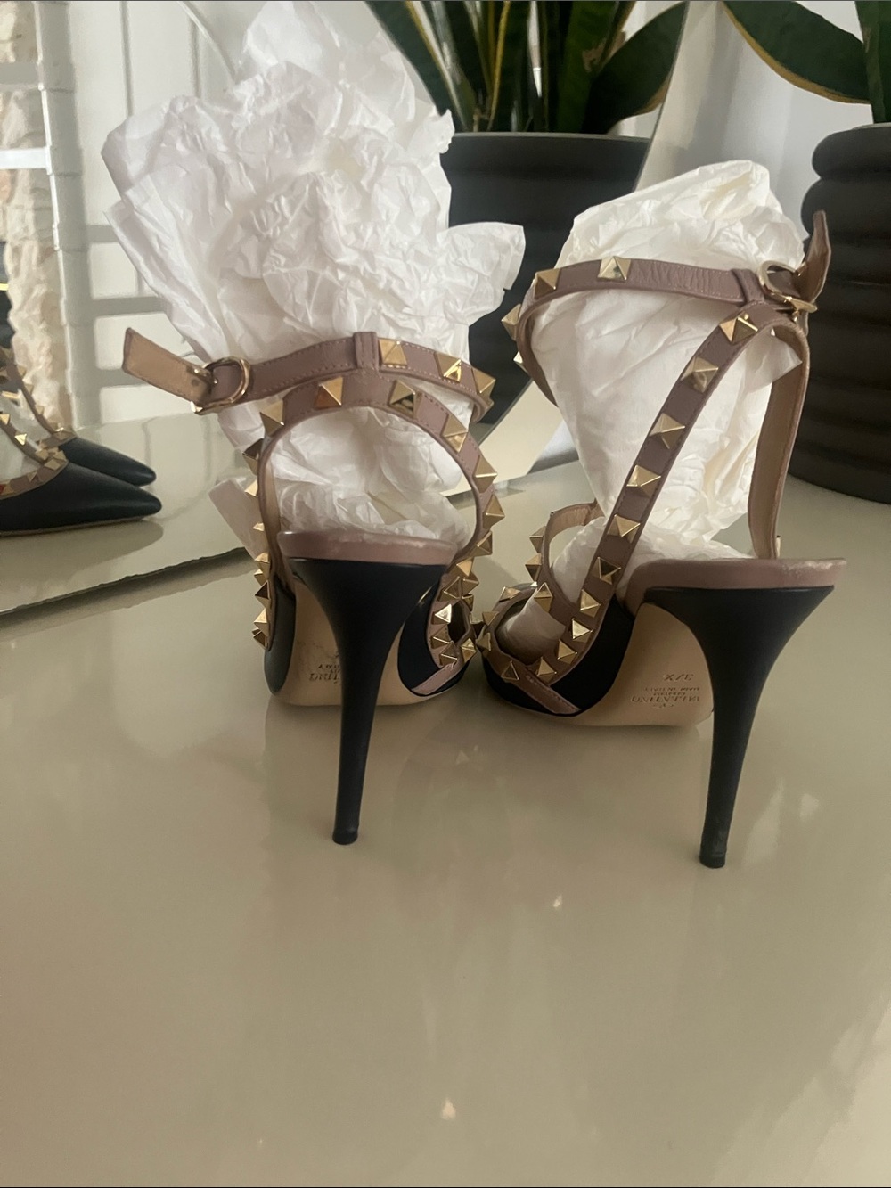 Valentino - Picture 3 of 6